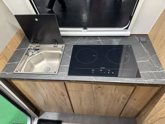 Niewiadow Wohnwagen mit Induktionsherd